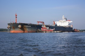 售近海4700吨一级油船带公司